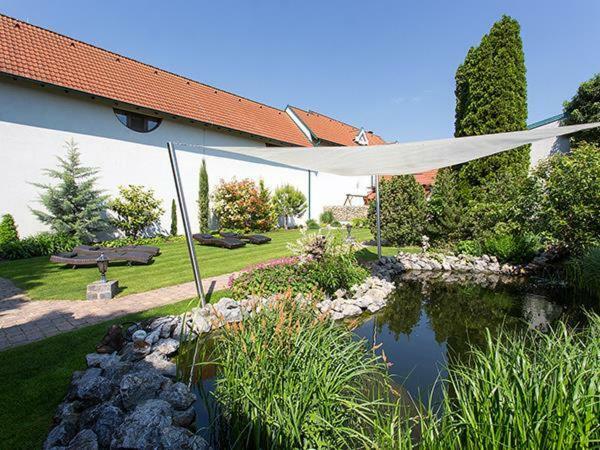 Hotel Gasthof Weinzettl Apetlon Exterior foto